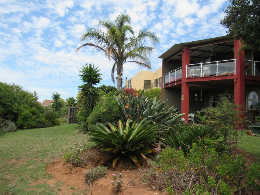 4 Bedroom Property for Sale in Wavecrest Eastern Cape